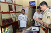 A fuse blow foils major burglary attempt in jewellery store at Kadri